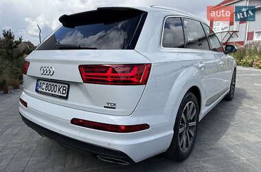 Внедорожник / Кроссовер Audi Q7 2016 в 