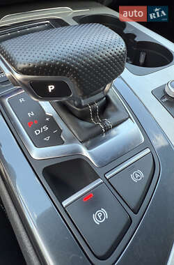Внедорожник / Кроссовер Audi Q7 2016 в 