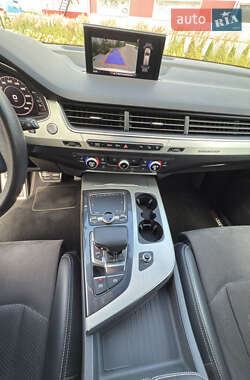 Внедорожник / Кроссовер Audi Q7 2016 в 