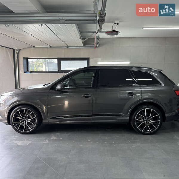 Позашляховик / Кросовер Audi Q7 2020 в Рівному