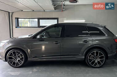 Позашляховик / Кросовер Audi Q7 2020 в 