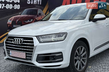 Позашляховик / Кросовер Audi Q7 2018 в 