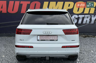 Позашляховик / Кросовер Audi Q7 2018 в 