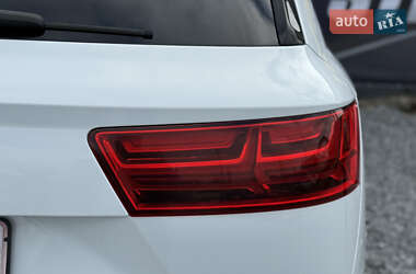 Позашляховик / Кросовер Audi Q7 2018 в 