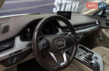 Позашляховик / Кросовер Audi Q7 2018 в 