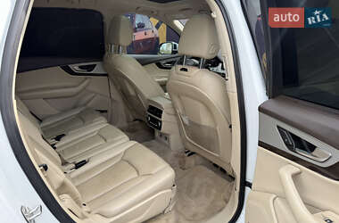 Позашляховик / Кросовер Audi Q7 2018 в 