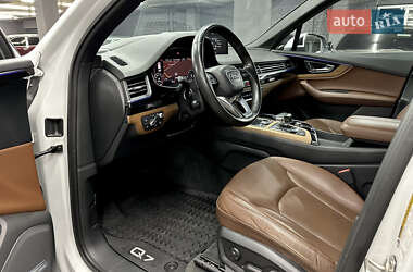 Внедорожник / Кроссовер Audi Q7 2016 в 