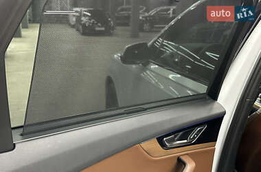 Внедорожник / Кроссовер Audi Q7 2016 в 