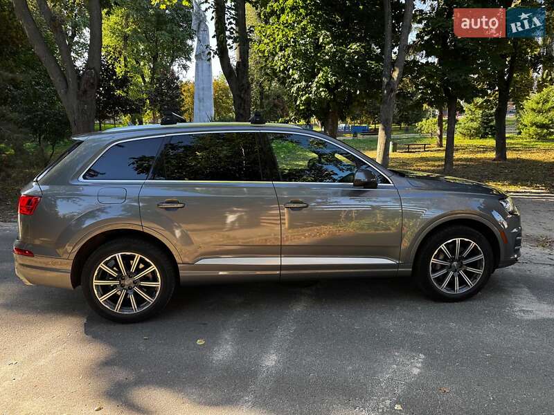Позашляховик / Кросовер Audi Q7 2016 в Києві