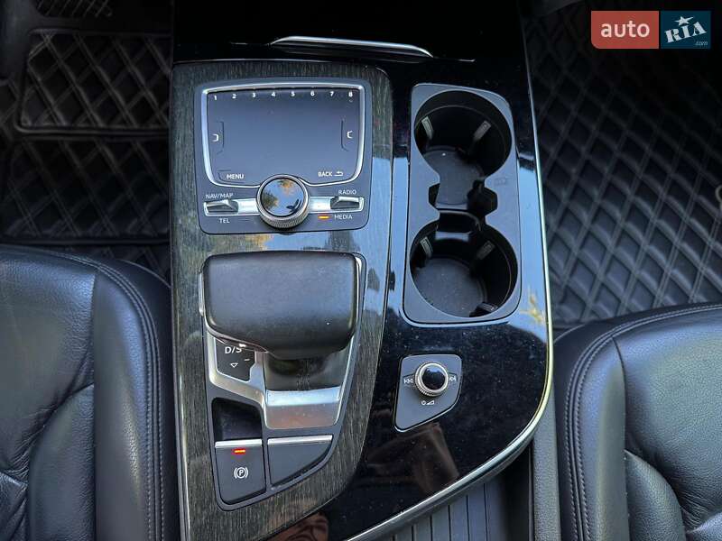 Позашляховик / Кросовер Audi Q7 2016 в Києві