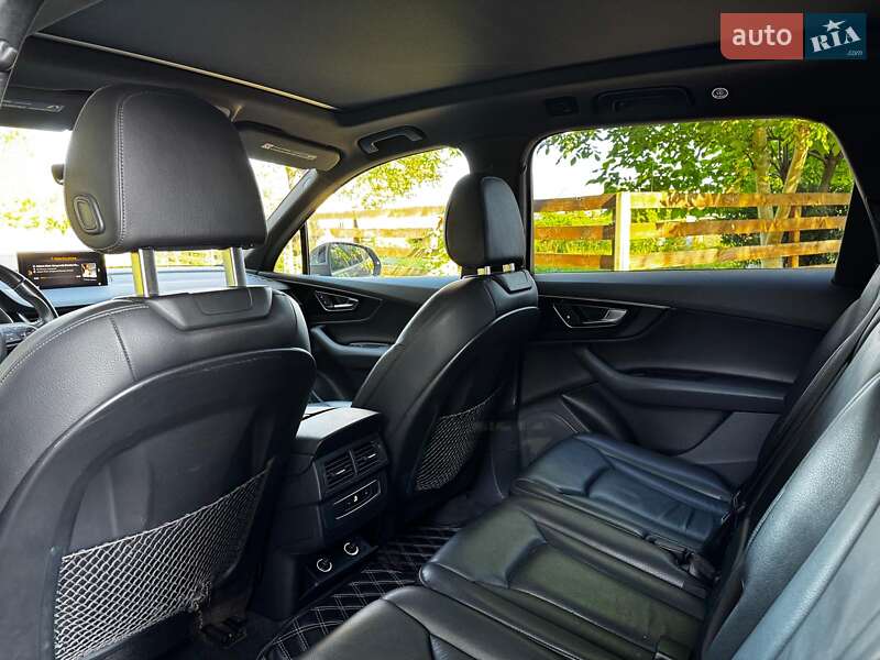 Позашляховик / Кросовер Audi Q7 2016 в Києві