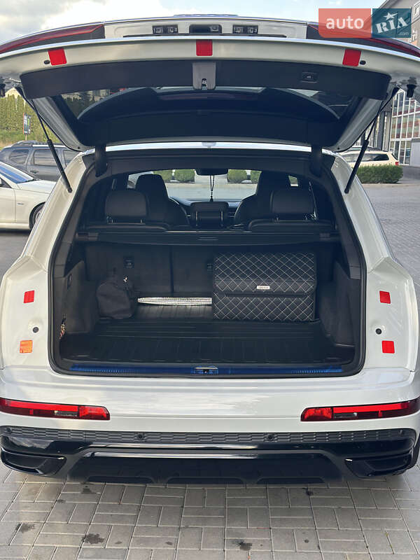 Позашляховик / Кросовер Audi Q7 2020 в Дунаївцях