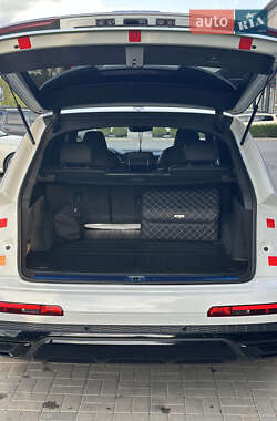 Внедорожник / Кроссовер Audi Q7 2020 в 