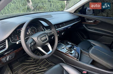 Позашляховик / Кросовер Audi Q7 2017 в 