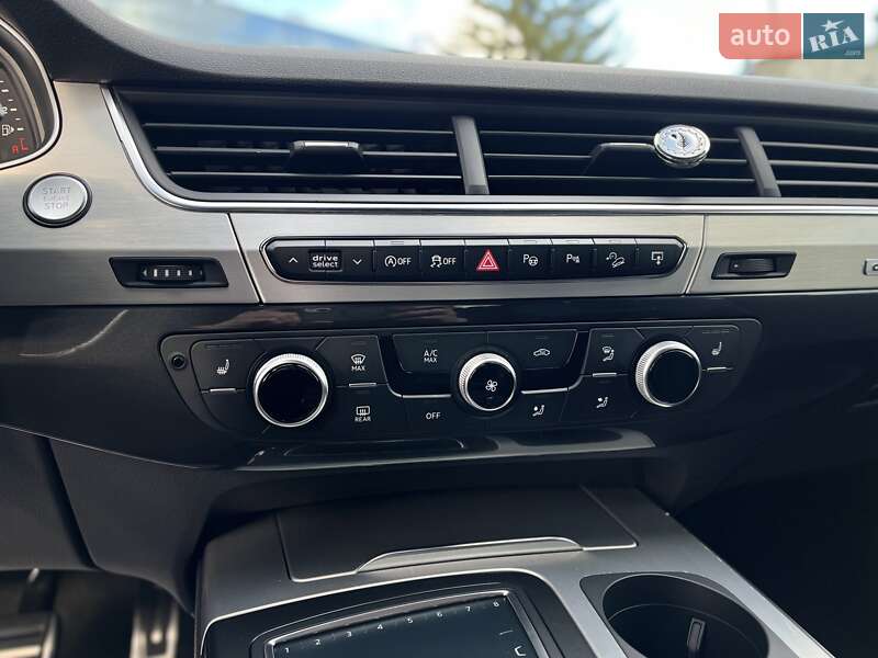 Внедорожник / Кроссовер Audi Q7 2016 в Луцке