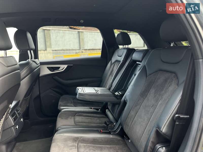 Внедорожник / Кроссовер Audi Q7 2016 в Луцке