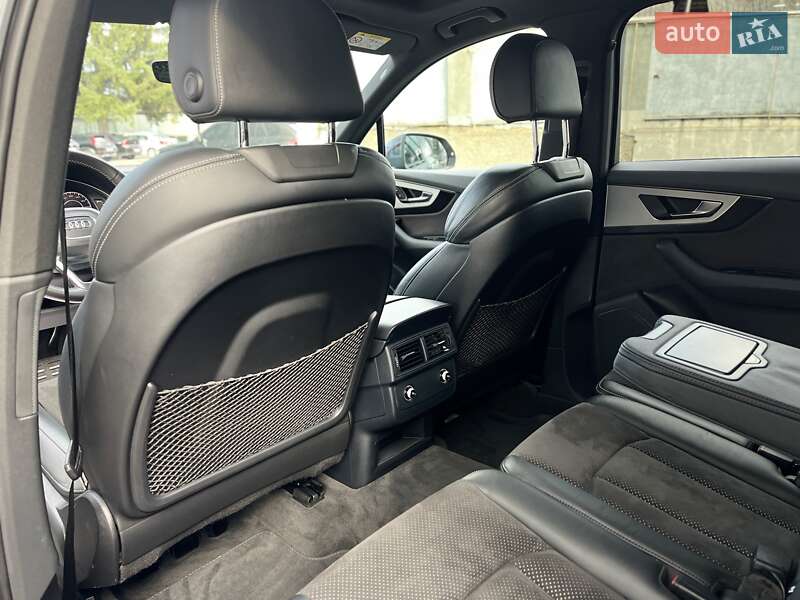 Внедорожник / Кроссовер Audi Q7 2016 в Луцке