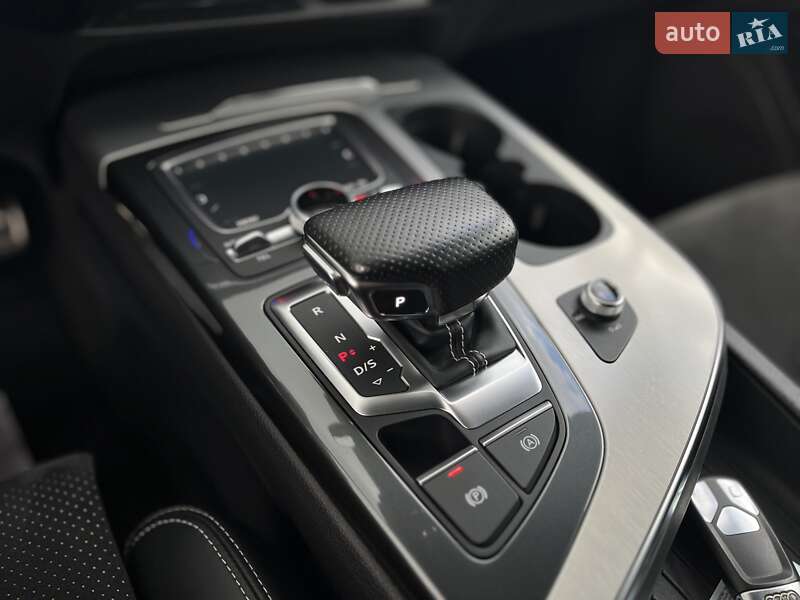 Внедорожник / Кроссовер Audi Q7 2016 в Луцке