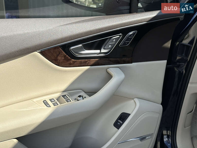 Внедорожник / Кроссовер Audi Q7 2017 в Львове