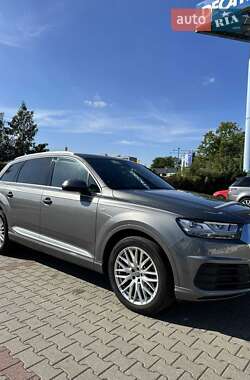 Внедорожник / Кроссовер Audi Q7 2016 в 