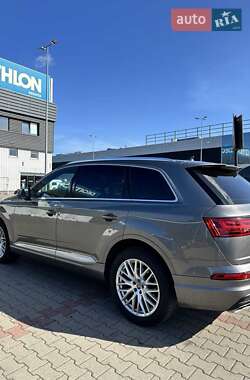 Внедорожник / Кроссовер Audi Q7 2016 в 