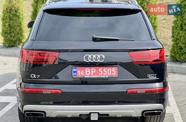 Позашляховик / Кросовер Audi Q7 2016 в 