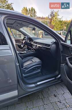 Внедорожник / Кроссовер Audi Q7 2016 в 