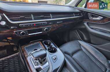 Внедорожник / Кроссовер Audi Q7 2016 в 