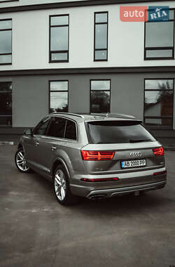 Внедорожник / Кроссовер Audi Q7 2016 в 