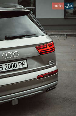 Внедорожник / Кроссовер Audi Q7 2016 в 