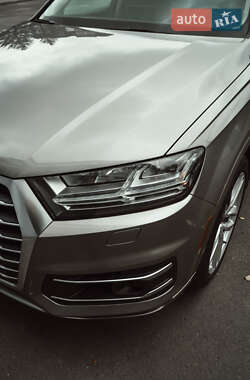 Внедорожник / Кроссовер Audi Q7 2016 в 