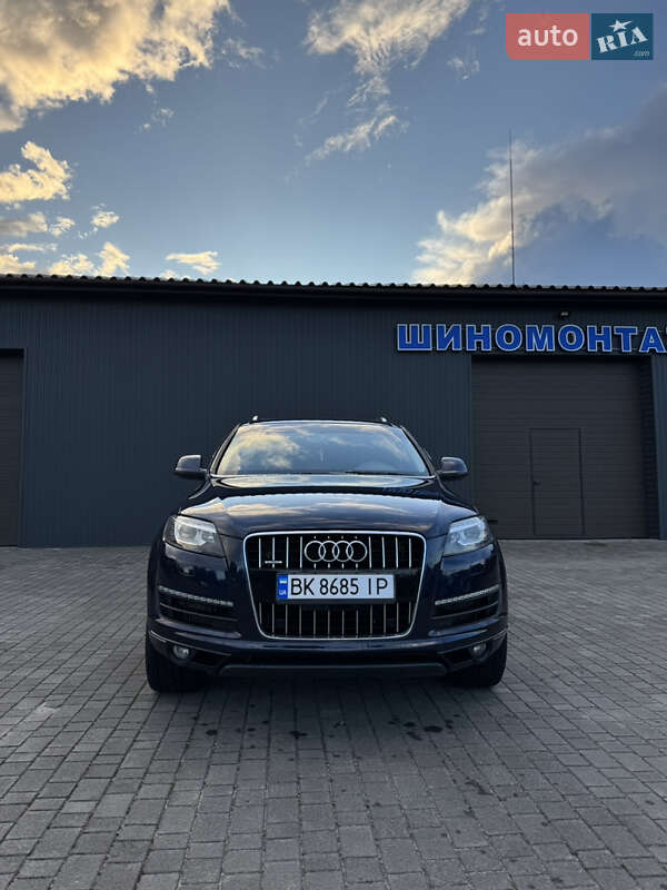 Позашляховик / Кросовер Audi Q7 2012 в Сарнах