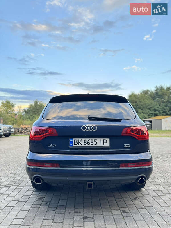 Позашляховик / Кросовер Audi Q7 2012 в Сарнах