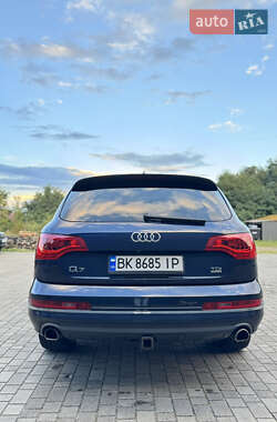Позашляховик / Кросовер Audi Q7 2012 в 