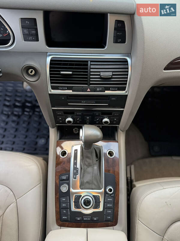 Позашляховик / Кросовер Audi Q7 2012 в Сарнах