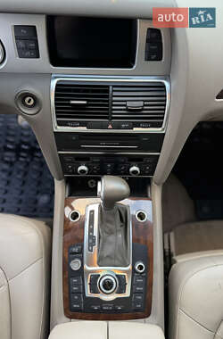 Позашляховик / Кросовер Audi Q7 2012 в 
