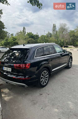 Внедорожник / Кроссовер Audi Q7 2017 в 