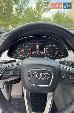 Внедорожник / Кроссовер Audi Q7 2017 в 