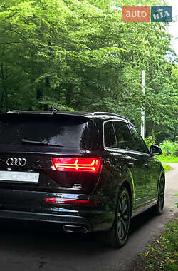 Внедорожник / Кроссовер Audi Q7 2016 в 
