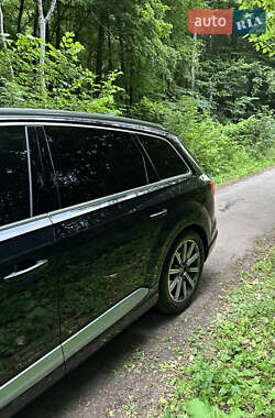 Внедорожник / Кроссовер Audi Q7 2016 в 
