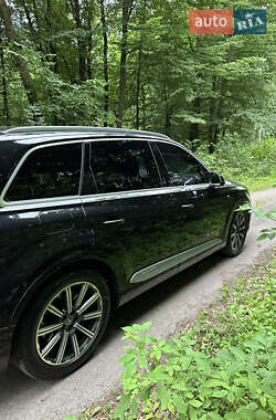 Внедорожник / Кроссовер Audi Q7 2016 в 