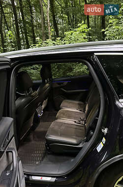 Внедорожник / Кроссовер Audi Q7 2016 в 