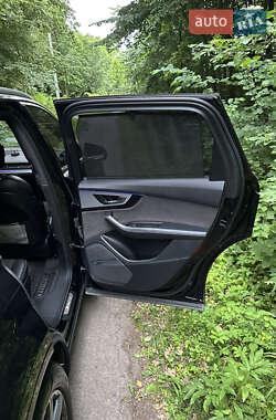 Внедорожник / Кроссовер Audi Q7 2016 в 