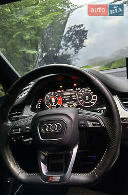 Внедорожник / Кроссовер Audi Q7 2016 в 