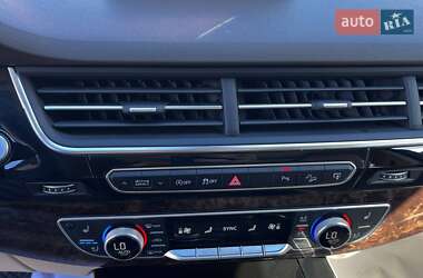 Внедорожник / Кроссовер Audi Q7 2017 в 
