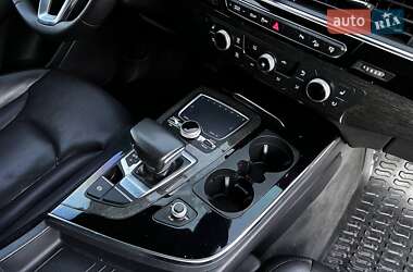 Внедорожник / Кроссовер Audi Q7 2017 в 