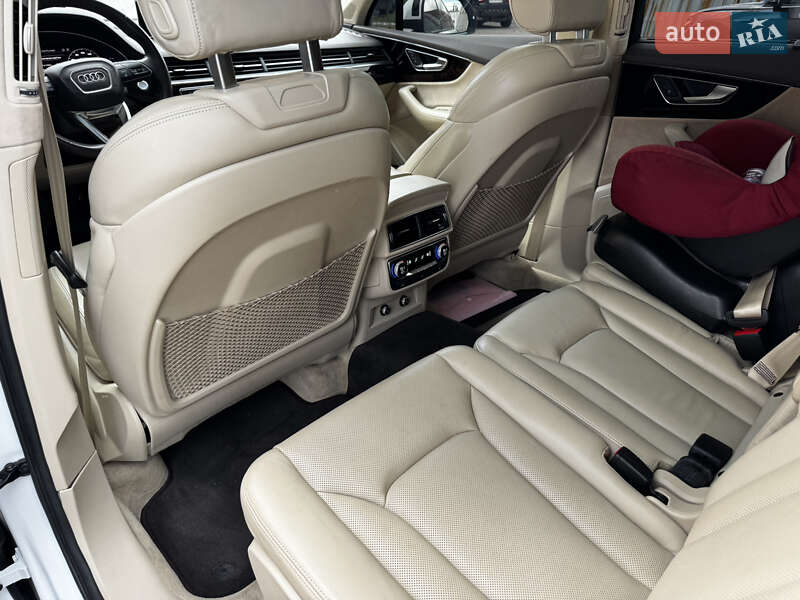 Внедорожник / Кроссовер Audi Q7 2017 в Киеве