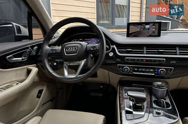 Внедорожник / Кроссовер Audi Q7 2017 в 