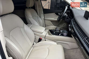 Внедорожник / Кроссовер Audi Q7 2017 в 
