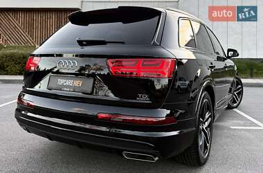 Позашляховик / Кросовер Audi Q7 2017 в 